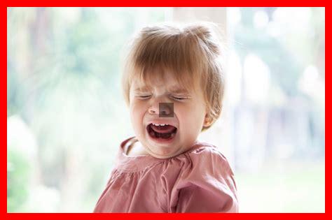 8 MÅNADERS BEBIS HÅRD I MAGEN