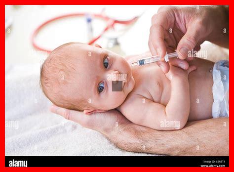 9 MONATE ALTES BABY MAGEN DARM