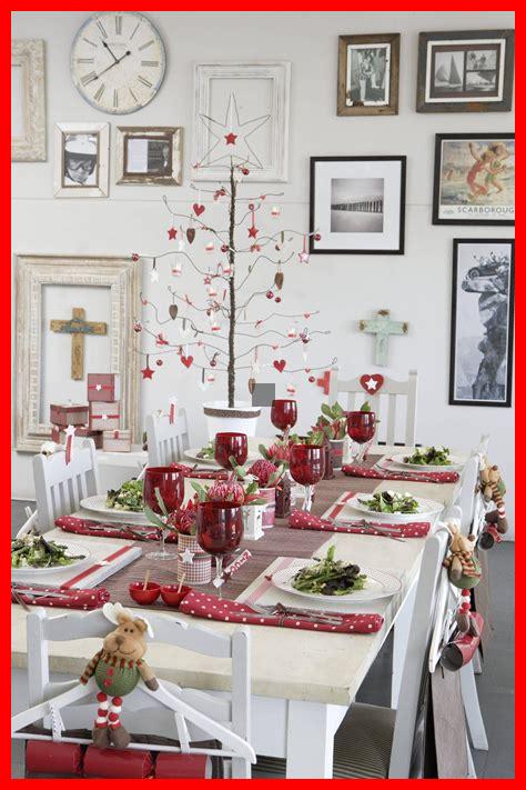 Wie finde ich Inspiration für meine Weihnachtsdekoration?