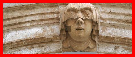 Wie wird der ästhetische Wert von Schleiern in der modernen Mode gesehen?