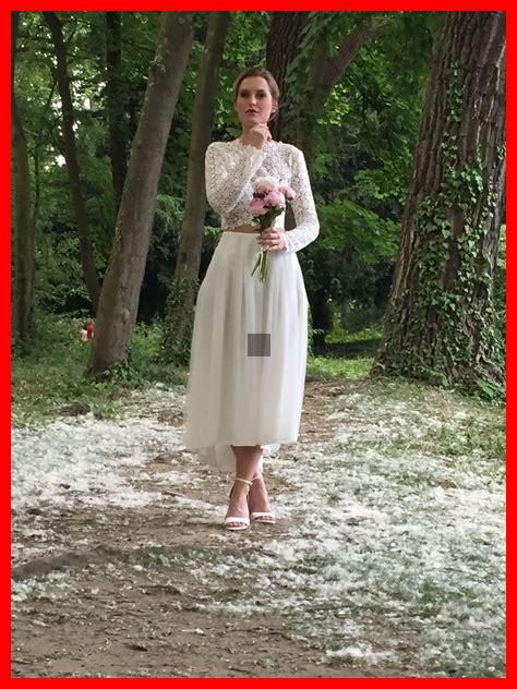 Wie kombiniere ich einen kurzen Mantel mit einer Gala-Robe?